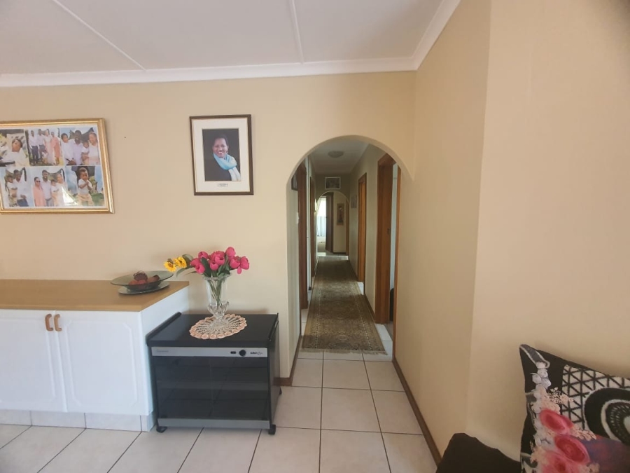 To Let 5 Bedroom Property for Rent in Beacon Bay Eastern Cape